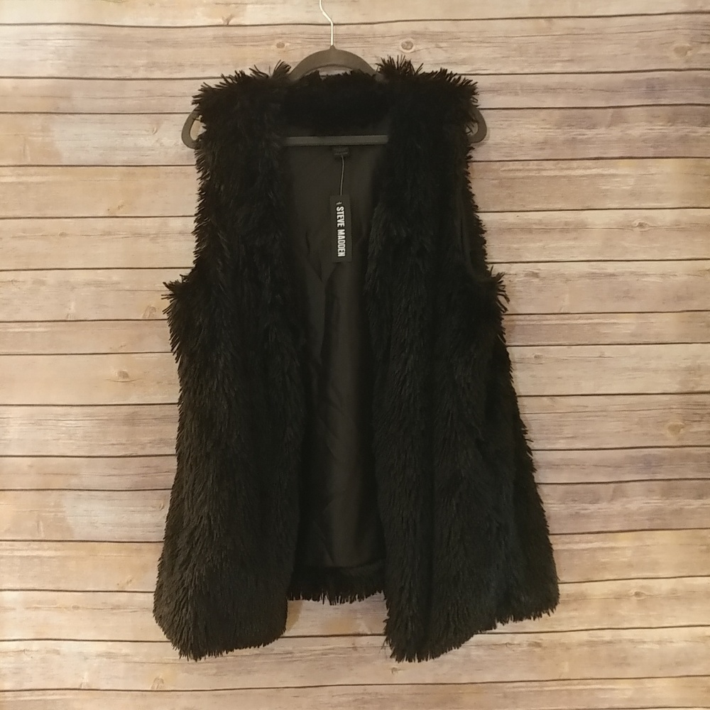 Steve Madden black faux fur vest w/ pockets